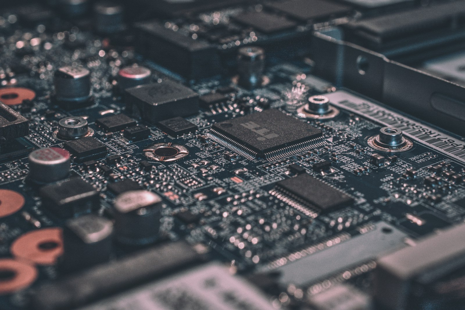 Advanced AI silicon chip and scalable hardware infrastructure
